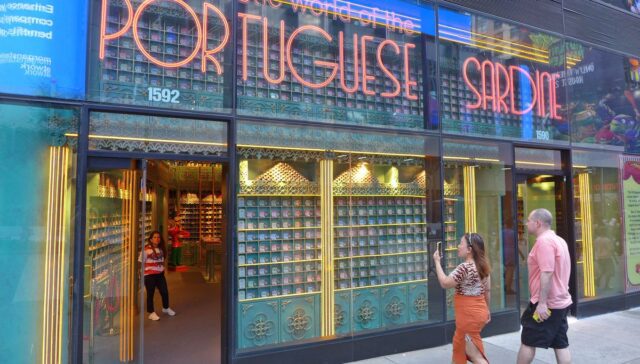 Mundo das Sardinhas Portuguesas Time Square