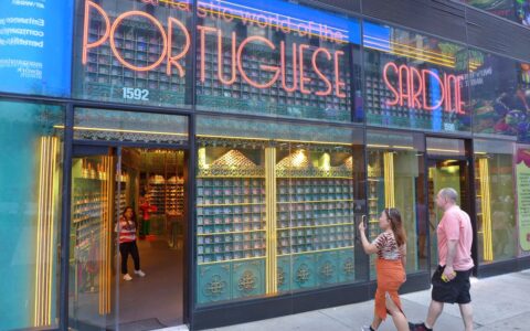 Mundo das Sardinhas Portuguesas Time Square